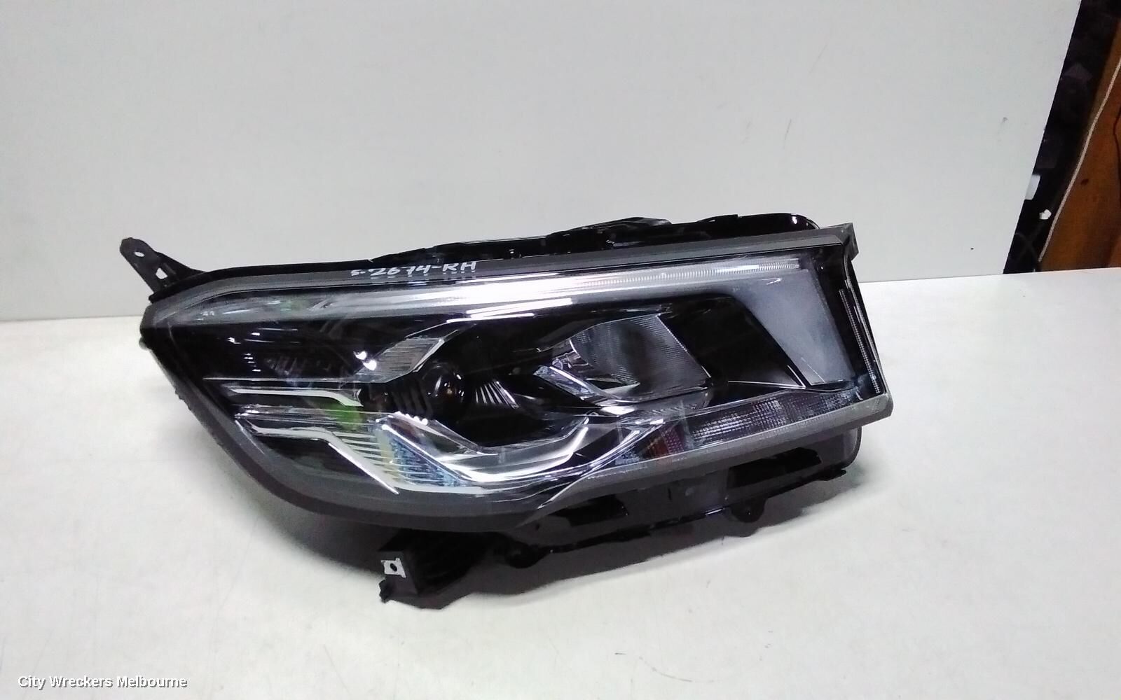LDV DELIVER 9 2023 Right Headlamp