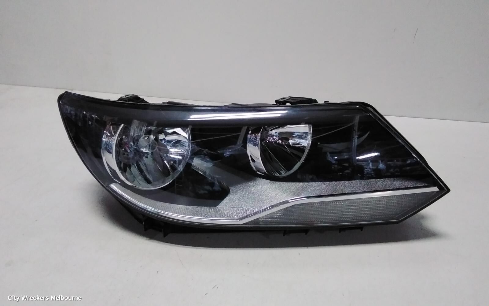 VOLKSWAGEN TIGUAN 2014 Right Headlamp