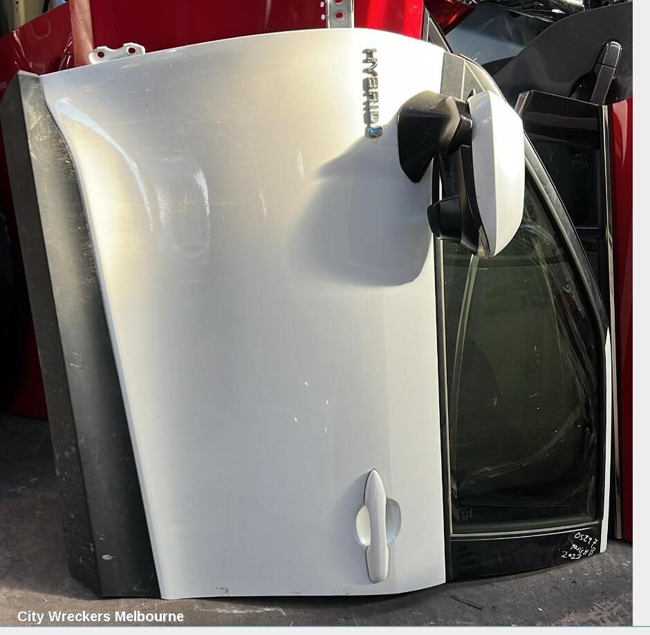 TOYOTA YARIS CROSS 2022 Left Front Door