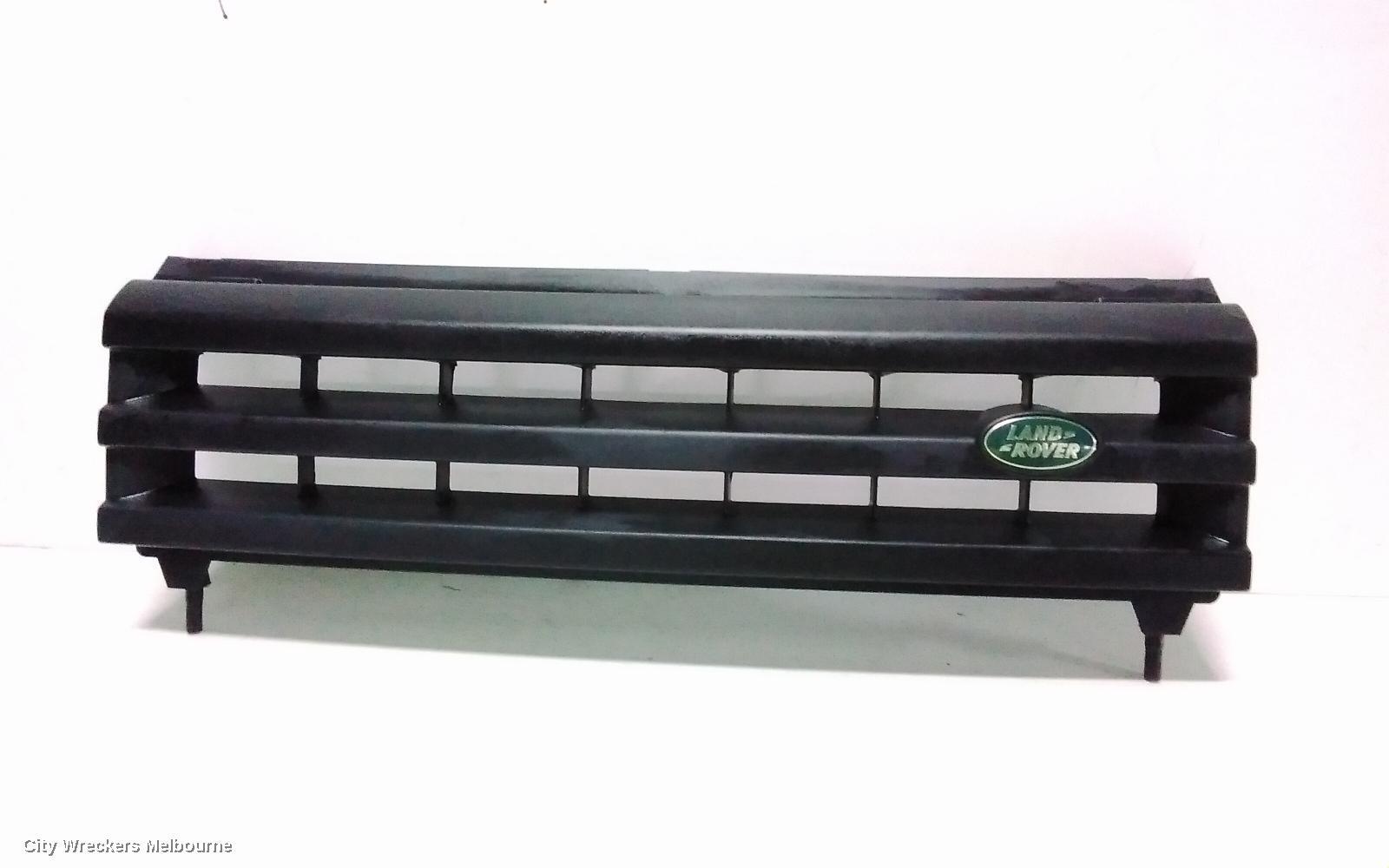 LAND ROVER DISCOVERY 2004 Grille