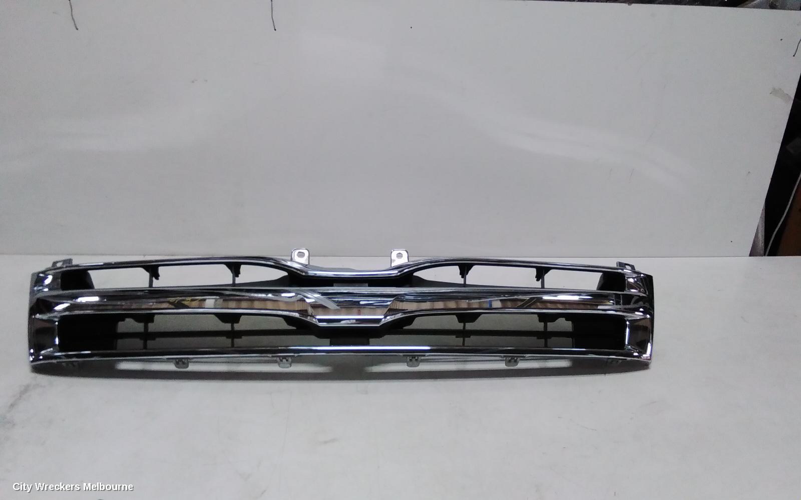 TOYOTA HIACE 2011 Grille