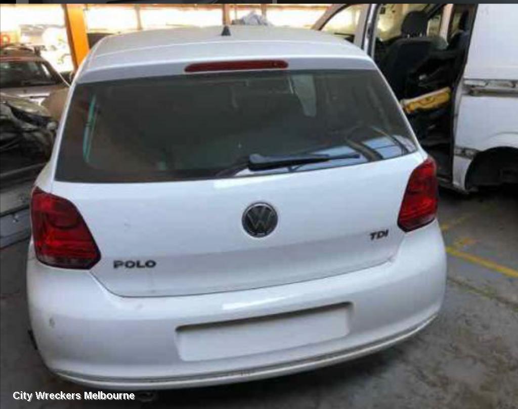 VOLKSWAGEN POLO 2011 Radiator