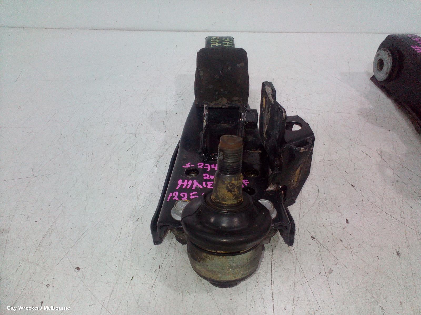 TOYOTA HIACE 2003 Right Front Lower Control Arm