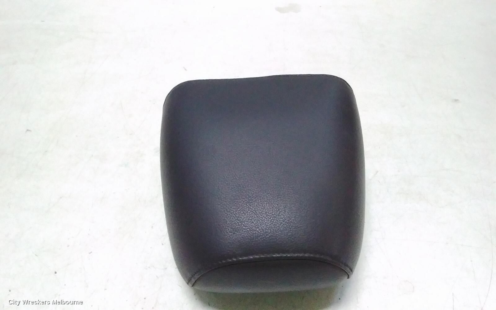 VOLKSWAGEN AMAROK 2013 Headrest