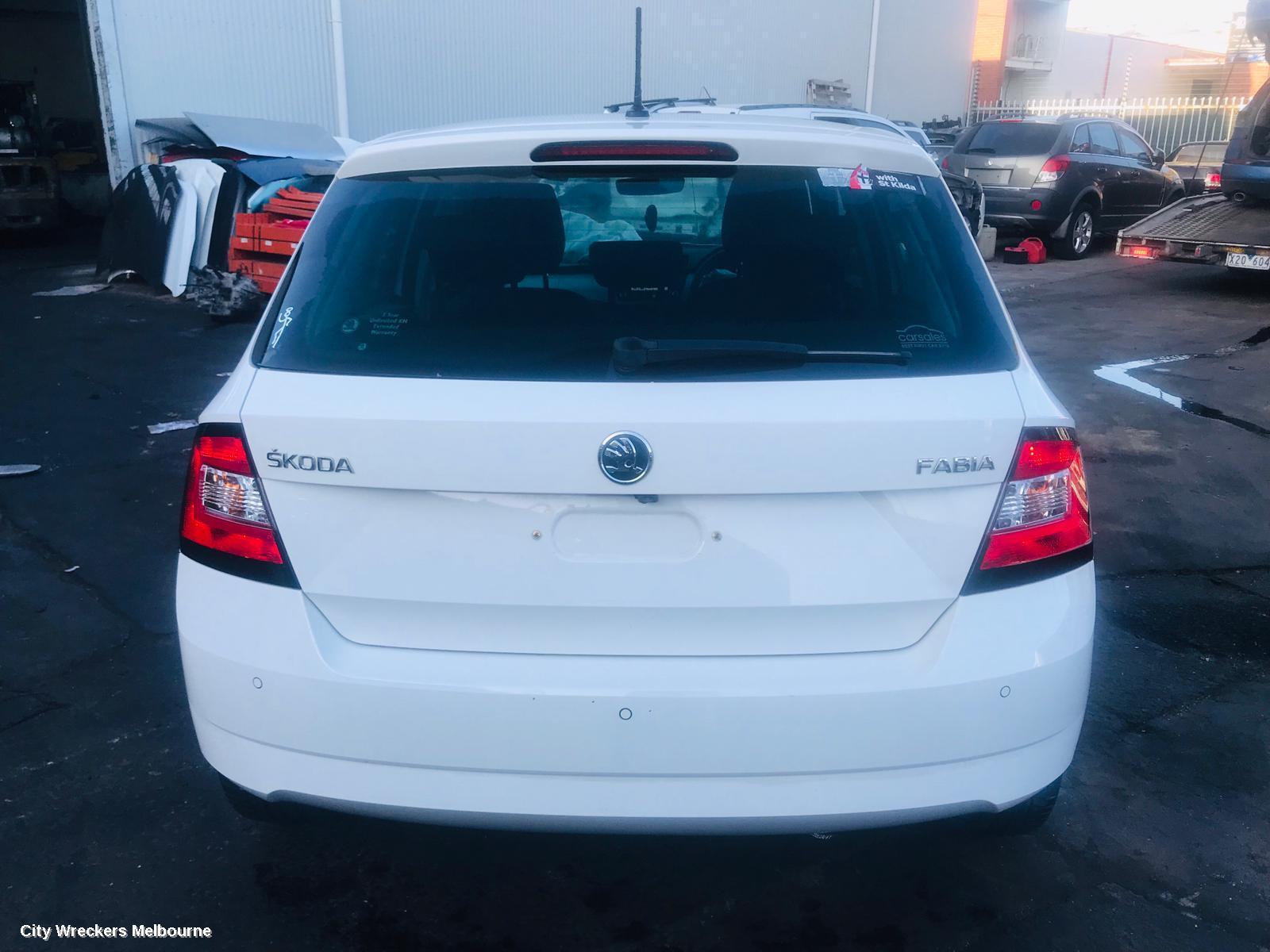 SKODA FABIA 2017 Left Front Door
