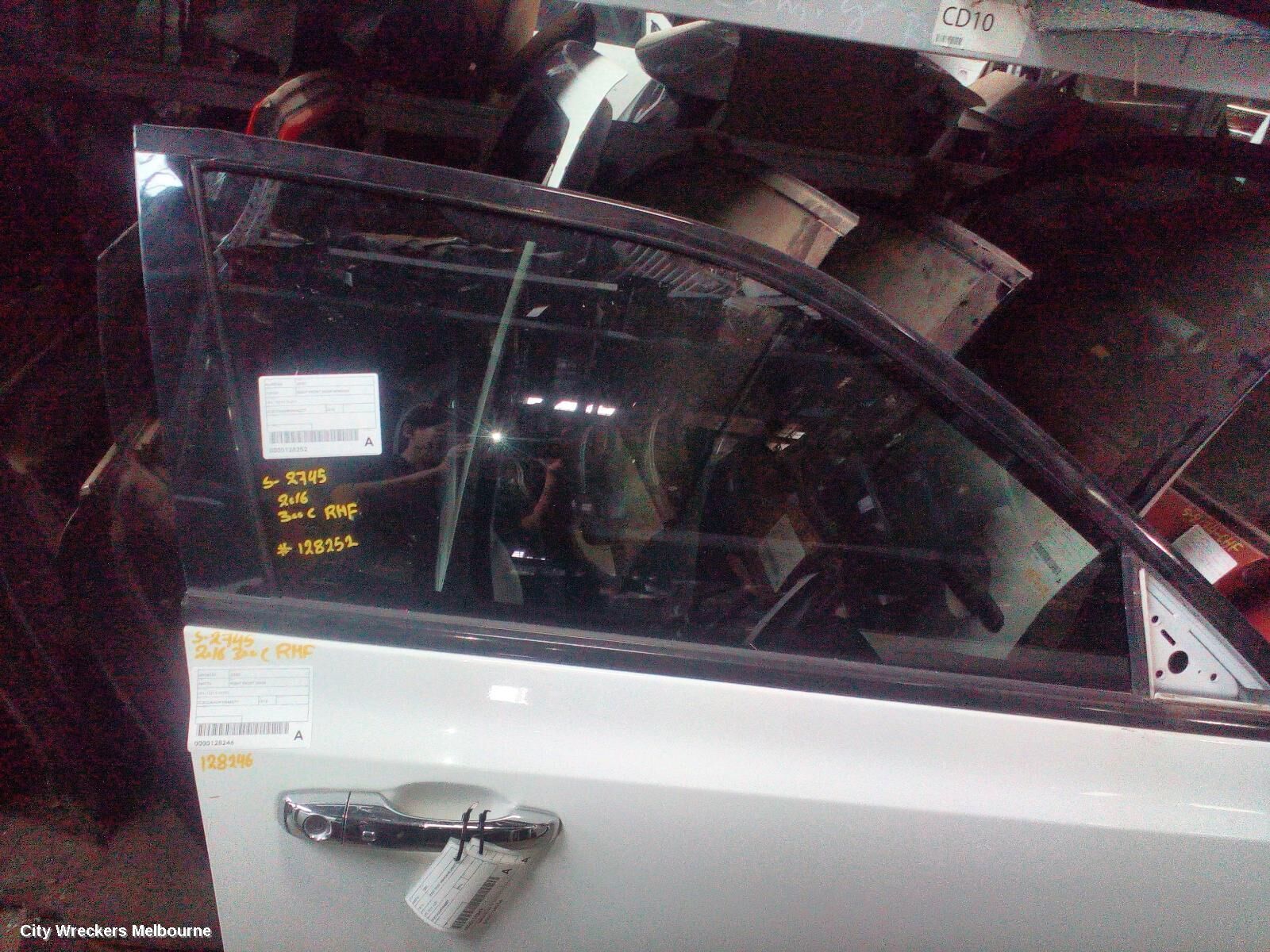 CHRYSLER 300C 2016 Right Front Door Window