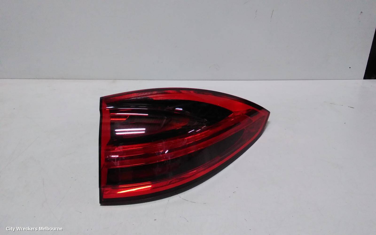PORSCHE CAYENNE 2016 Right Taillight