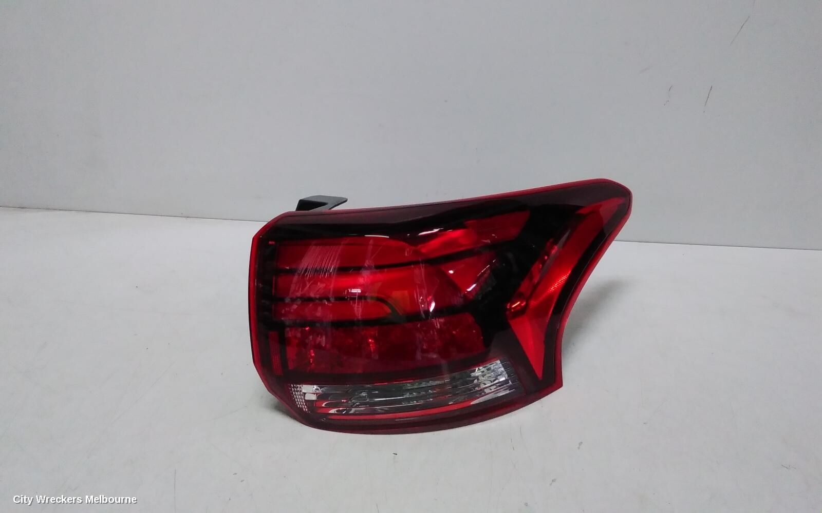 MITSUBISHI OUTLANDER 2020 Right Taillight