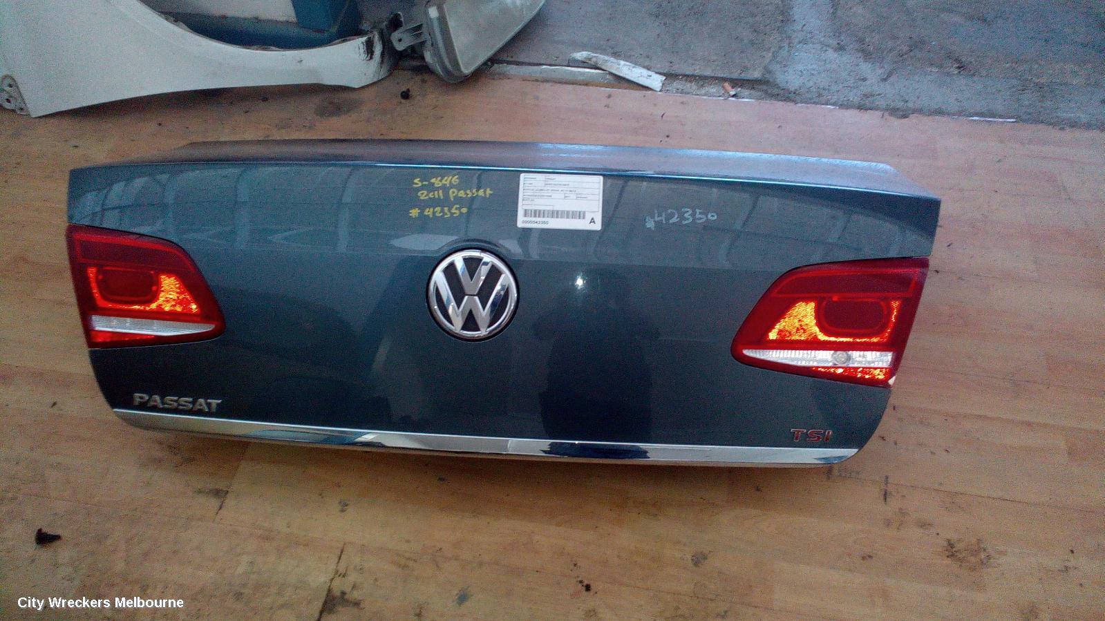 VOLKSWAGEN PASSAT 2011 Bootlid/Tailgate