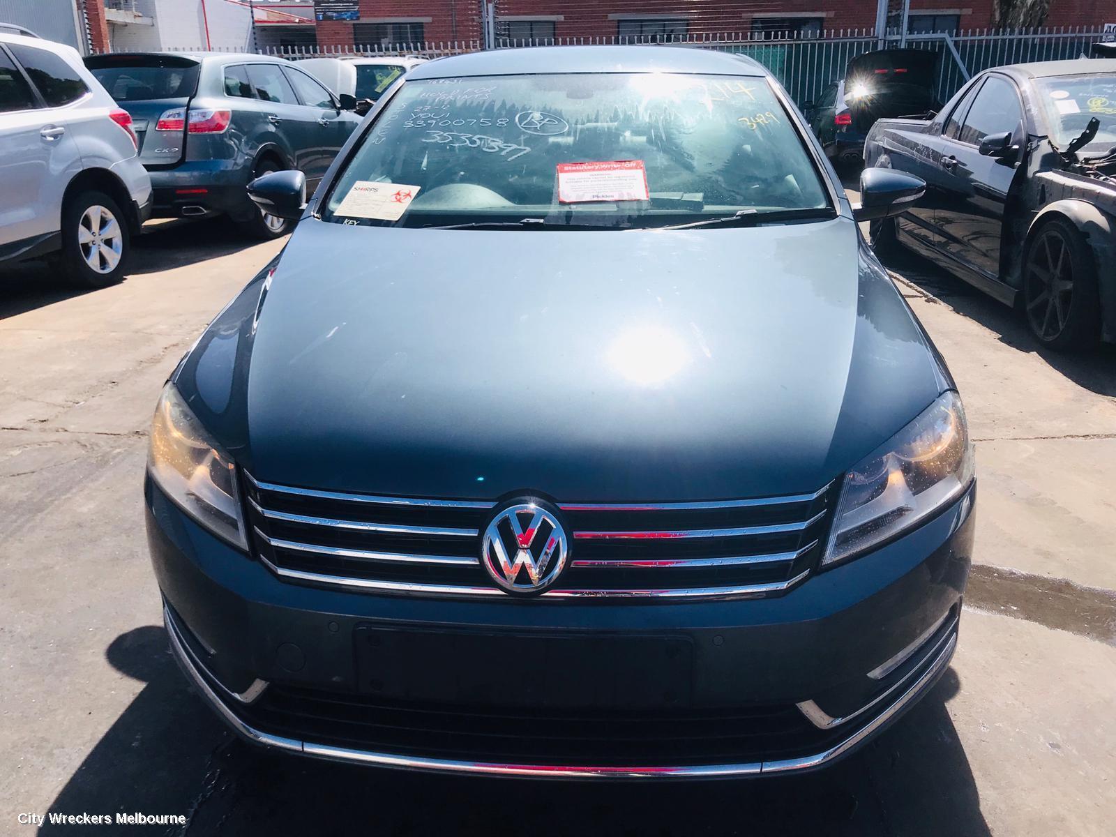 VOLKSWAGEN PASSAT 2011 Left Taillight