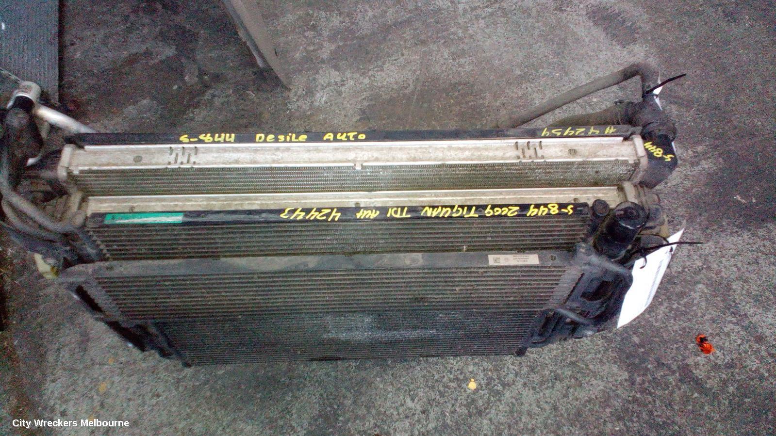 VOLKSWAGEN TIGUAN 2009 Radiator