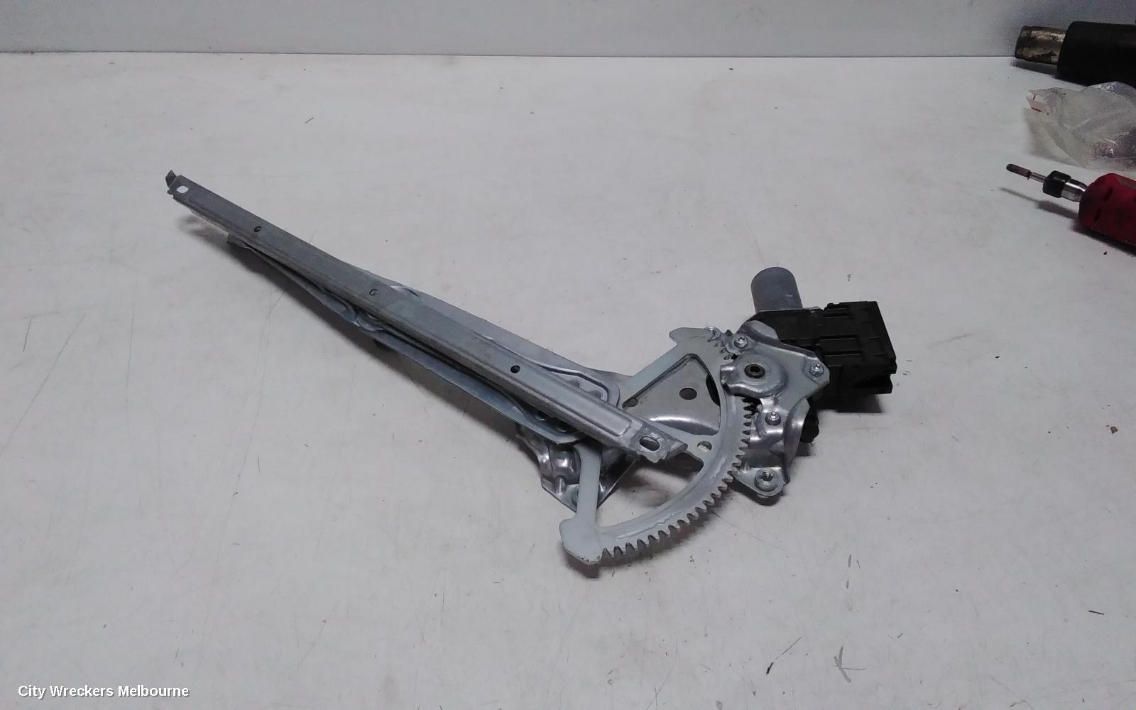 TOYOTA COROLLA CROSS 2024 Right Front Window Reg/Motor