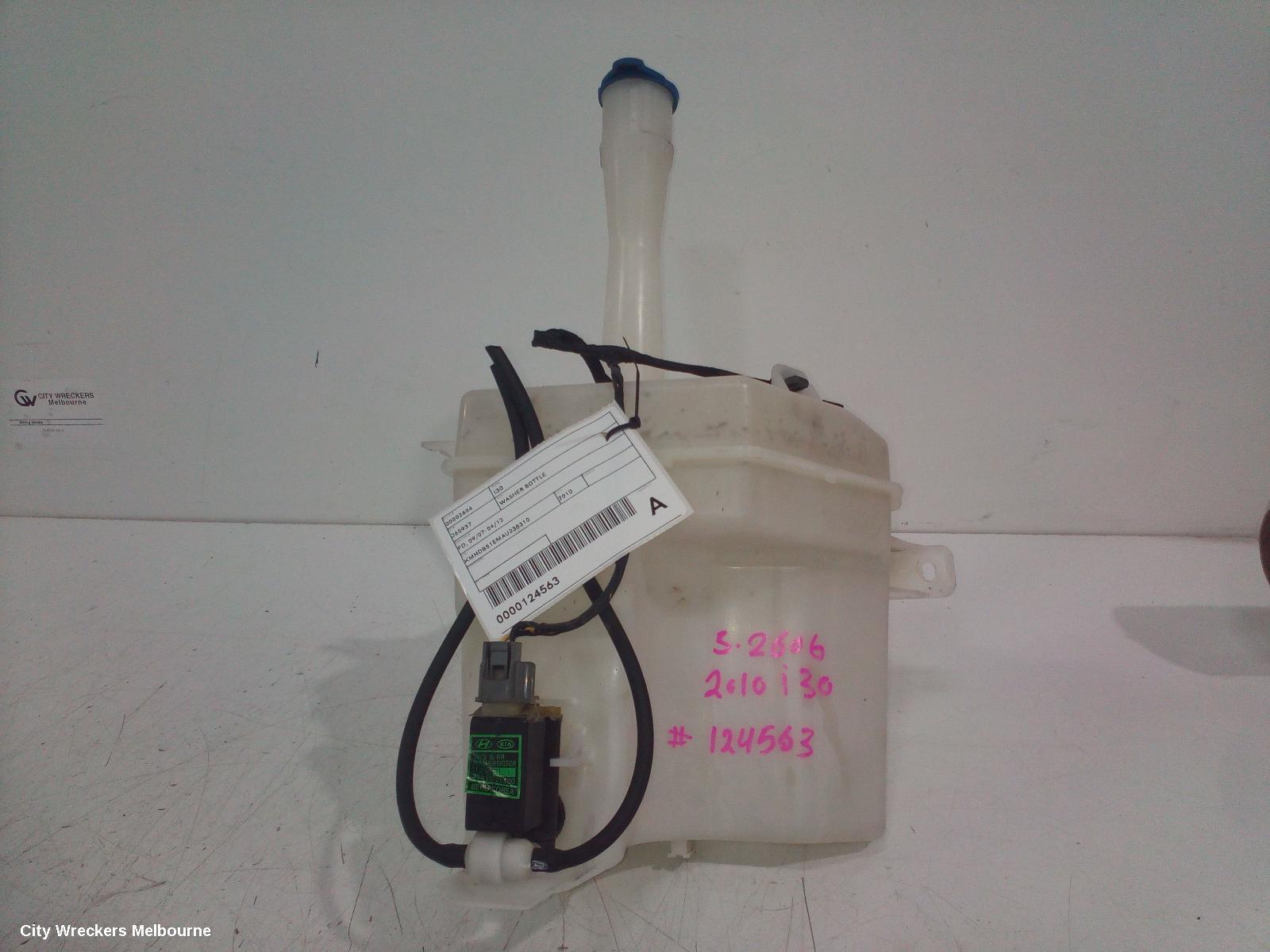 HYUNDAI I30 2010 Washer Bottle