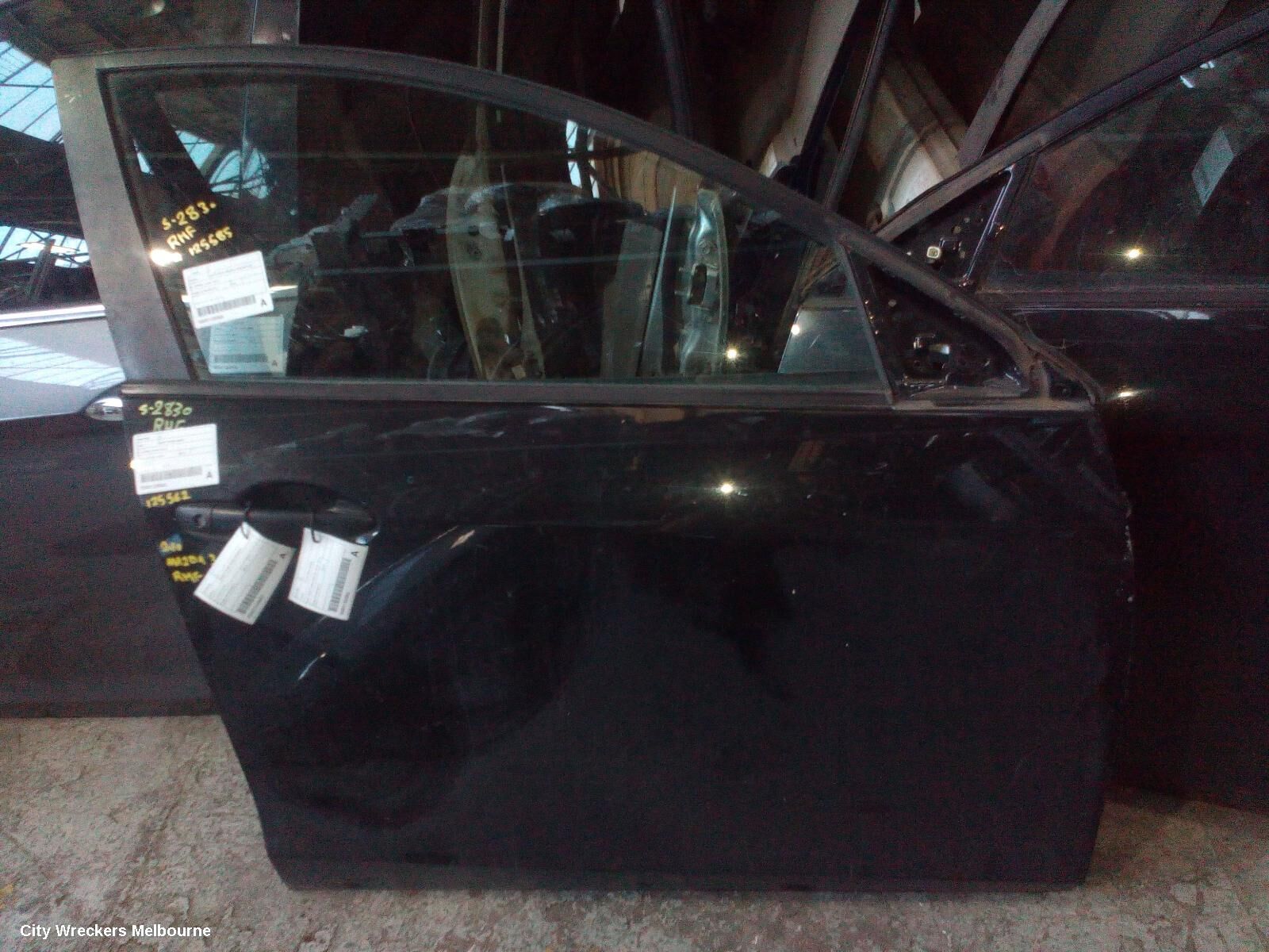 MAZDA 3 2010 Right Front Door Window