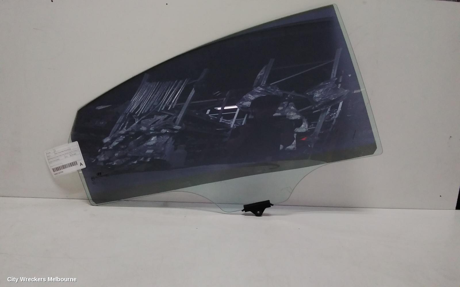 HYUNDAI I45 2012 Right Rear Door Window