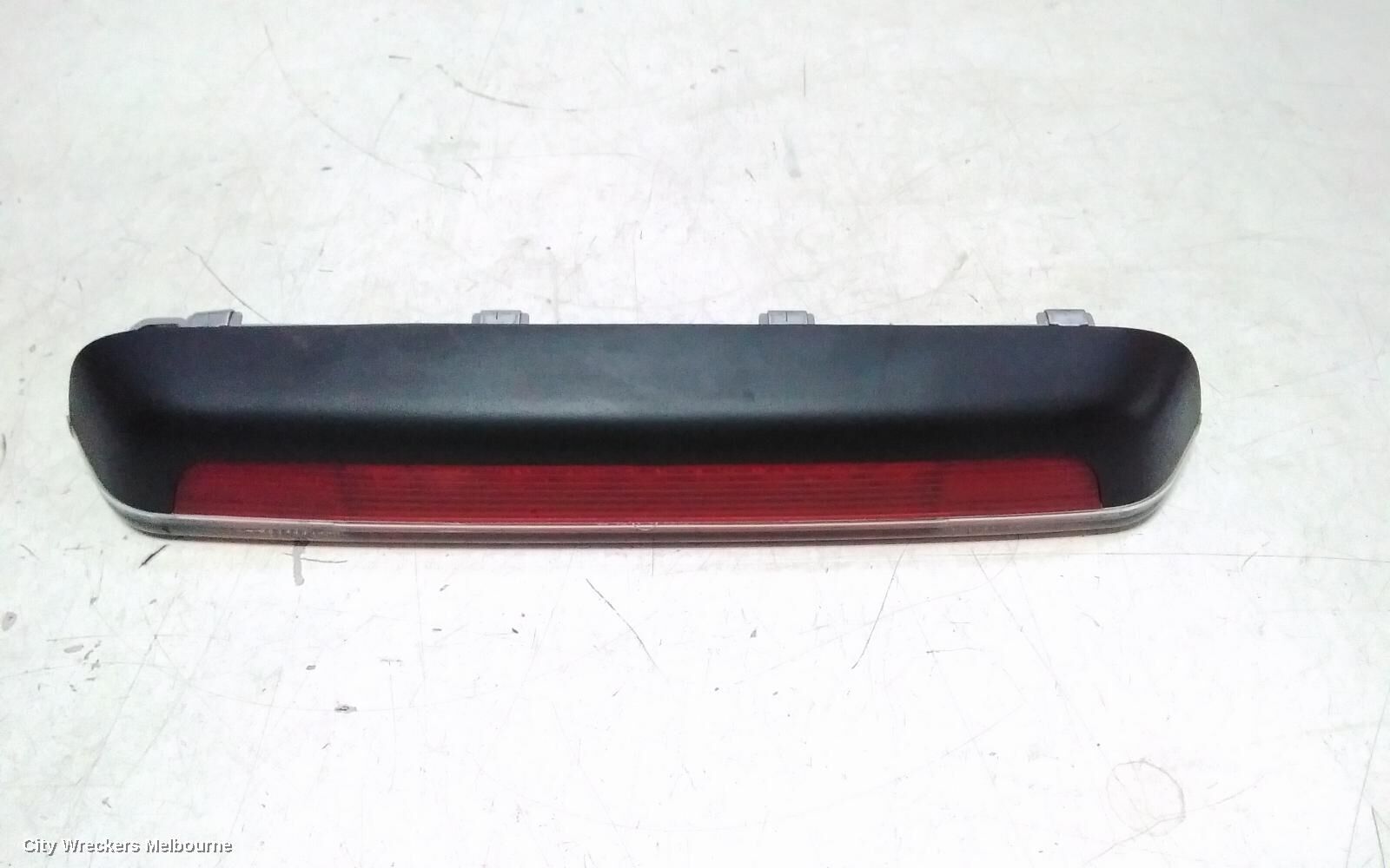 VOLKSWAGEN AMAROK 2013 High Level Stoplight