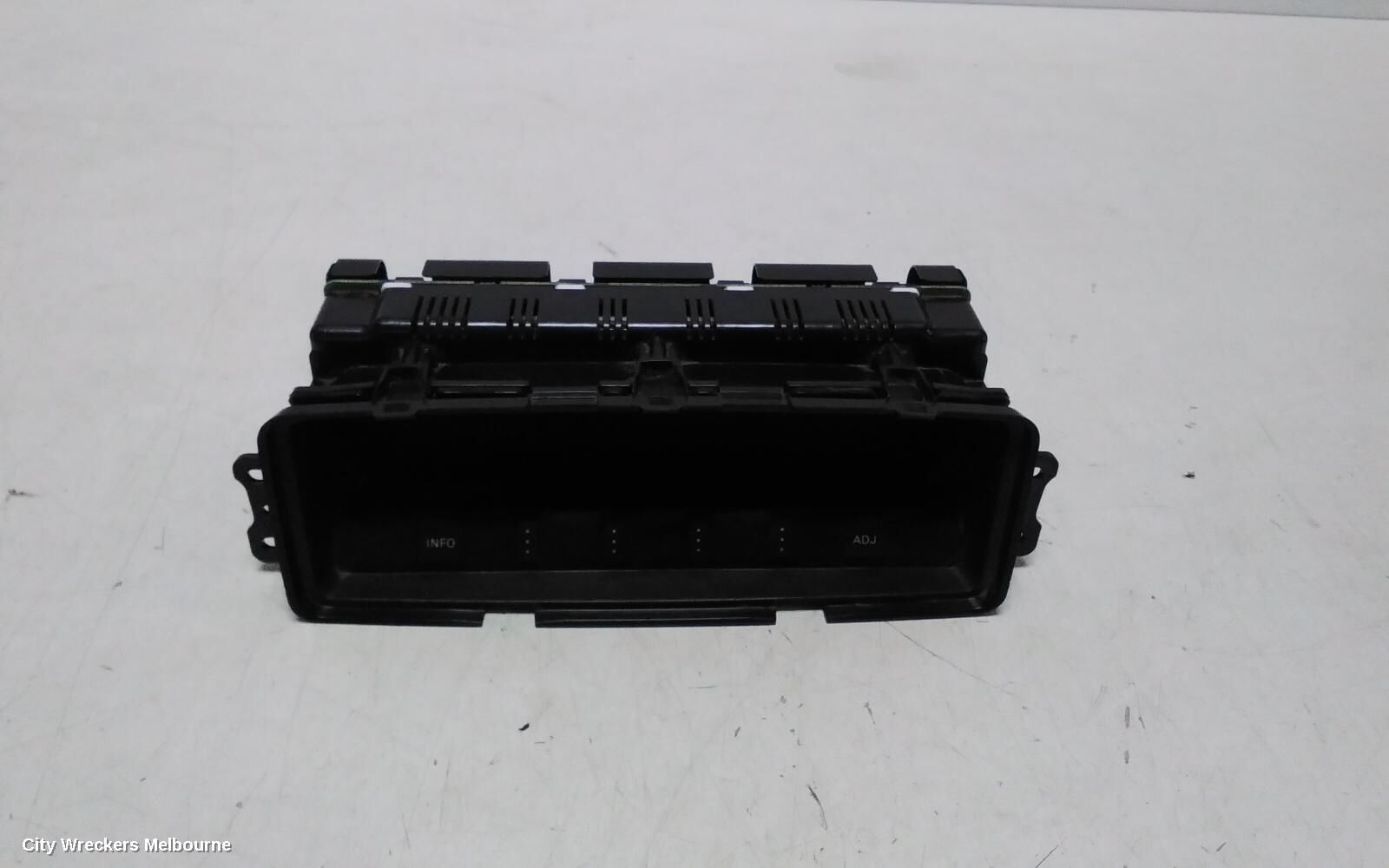 MITSUBISHI PAJERO 2014 Clock