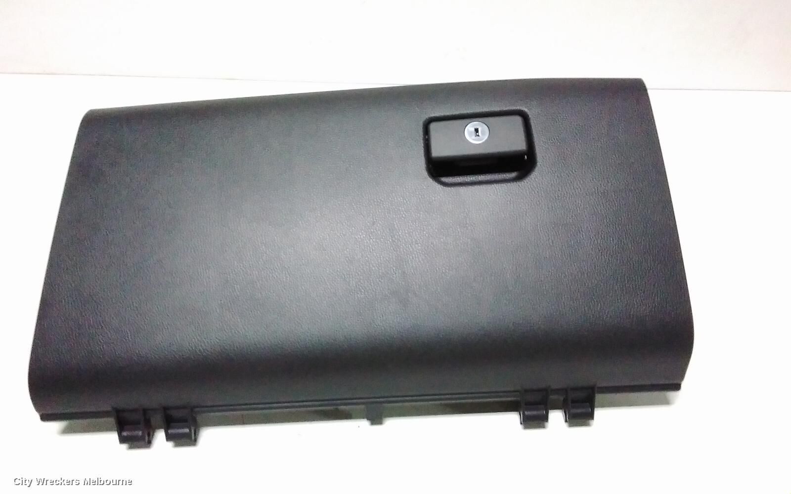 TOYOTA KLUGER 2021 Glove Box