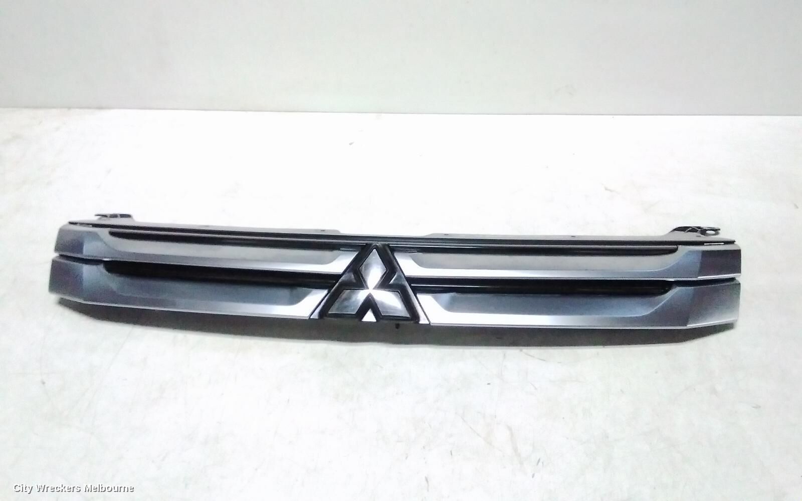 MITSUBISHI OUTLANDER 2014 Grille
