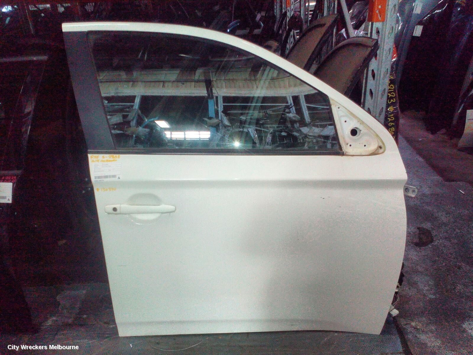 MITSUBISHI OUTLANDER 2014 Right Front Door