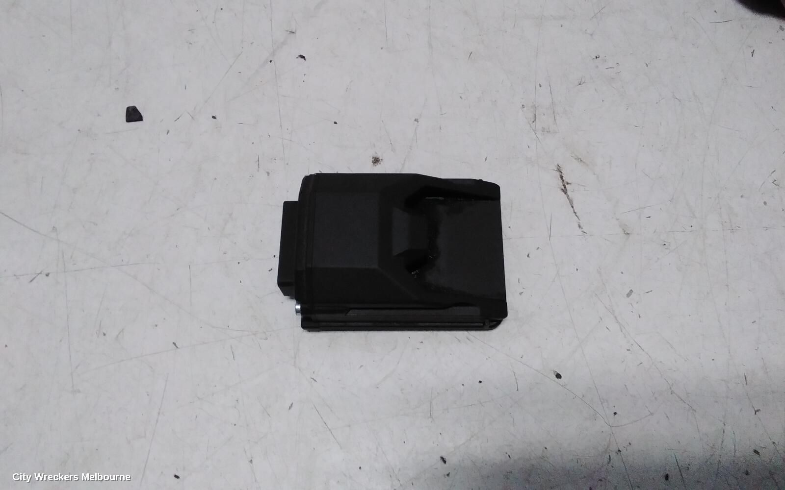 HOLDEN COLORADO 2017 REVERSE_CAMERA