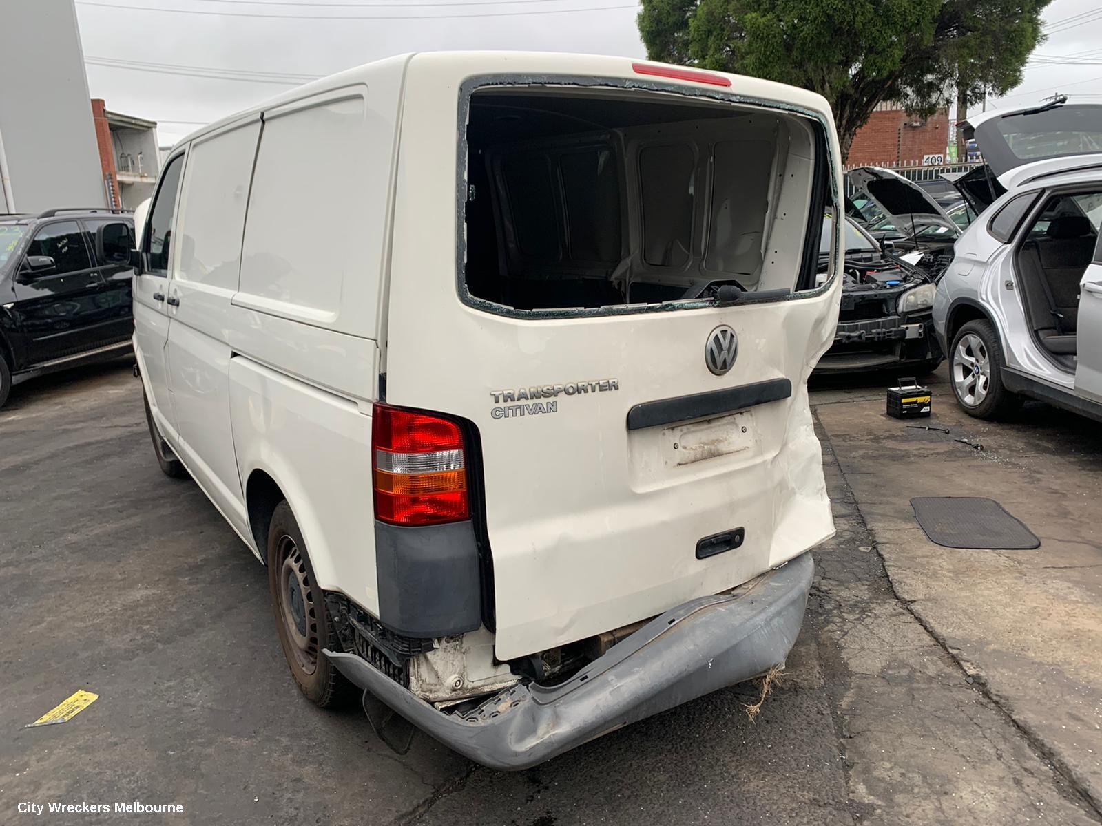 VOLKSWAGEN TRANSPORTER 2009 Front Seat
