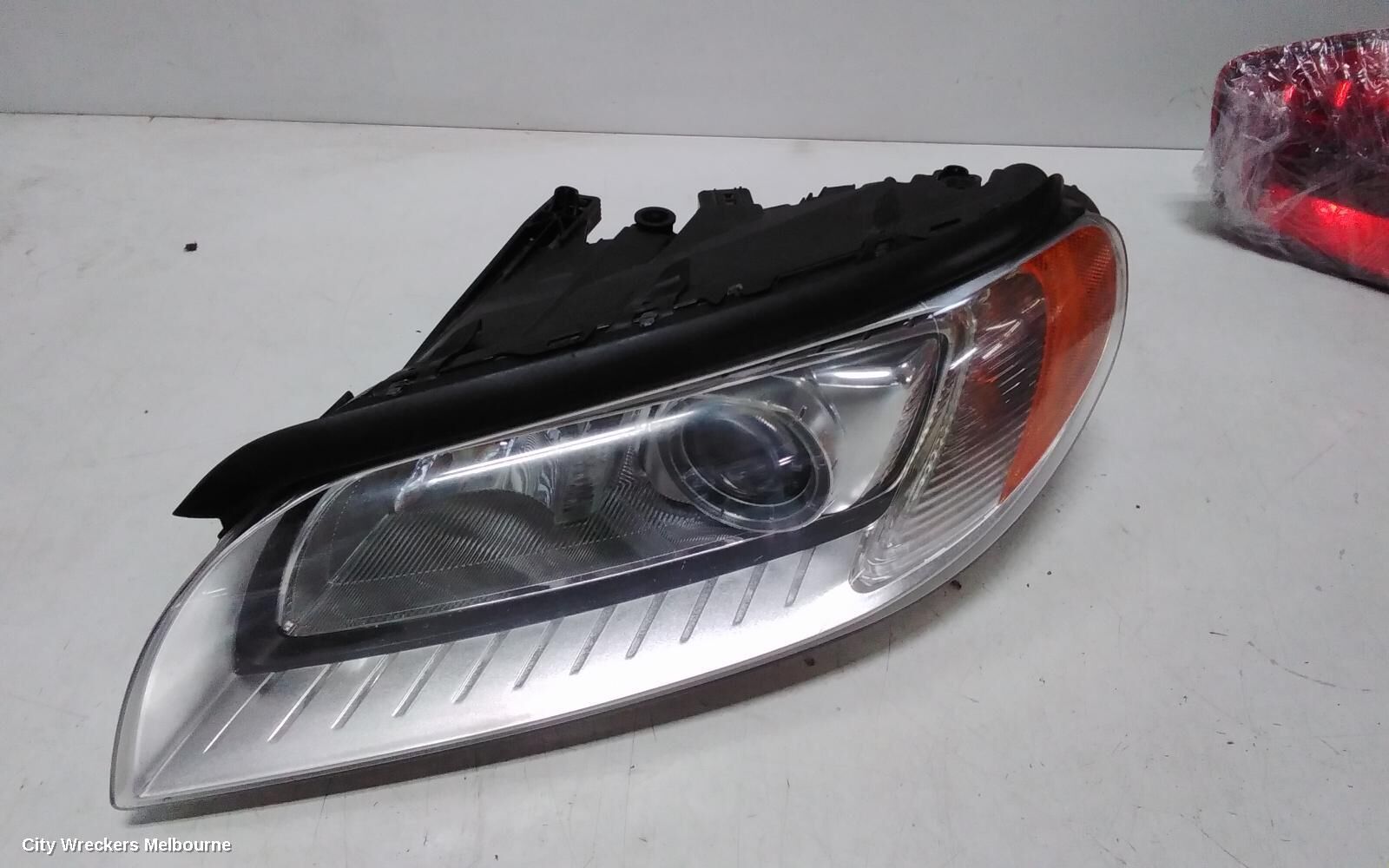 VOLVO XC70 2010 Left Headlamp