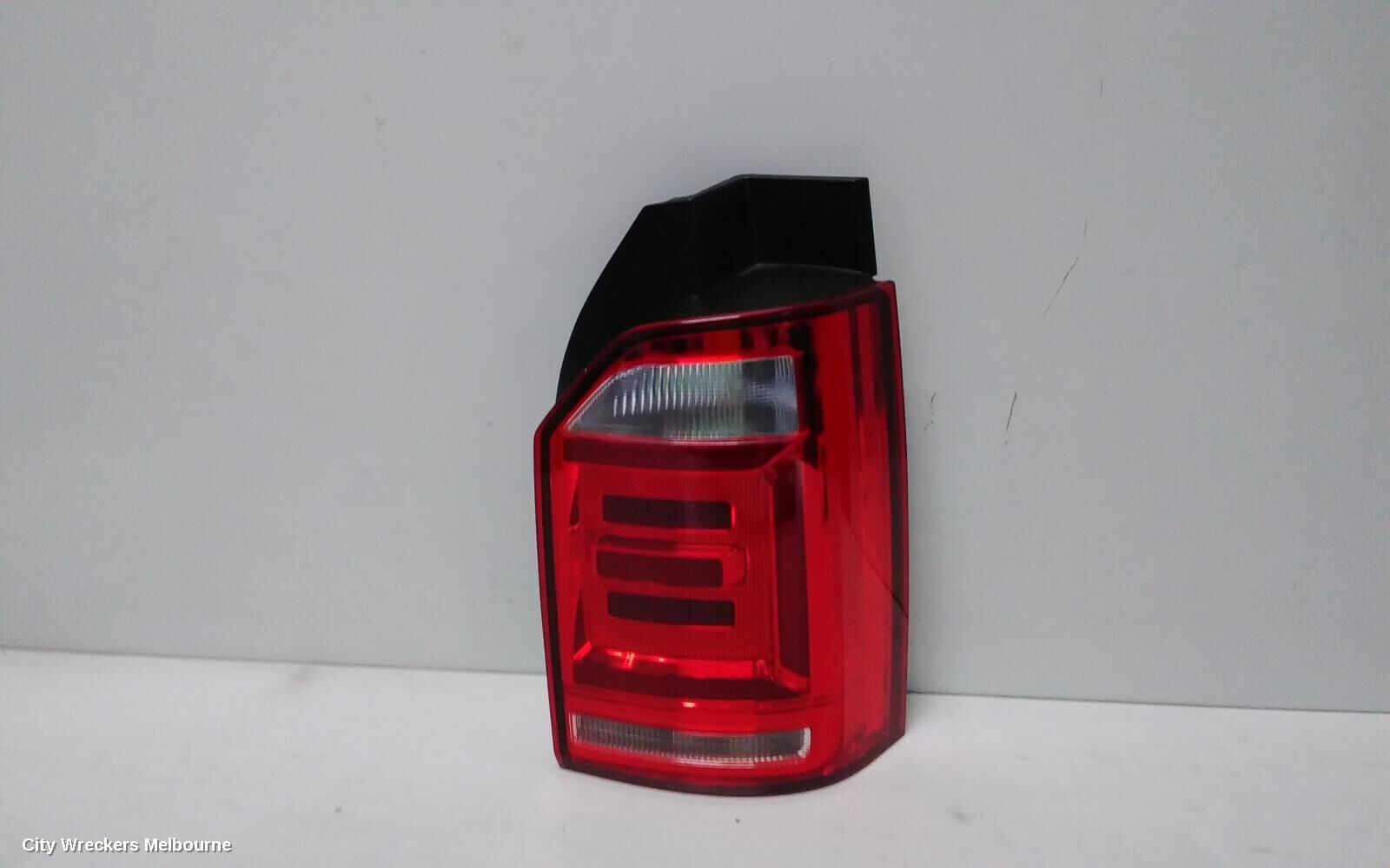 VOLKSWAGEN TRANSPORTER 2019 Right Taillight