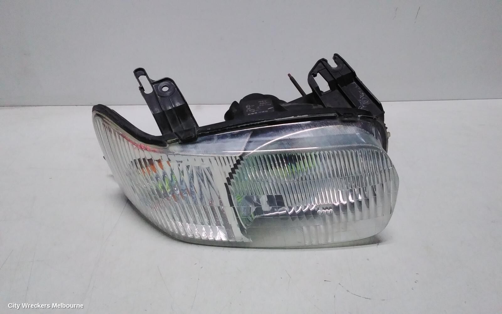 FORD ESCAPE 2004 Right Headlamp