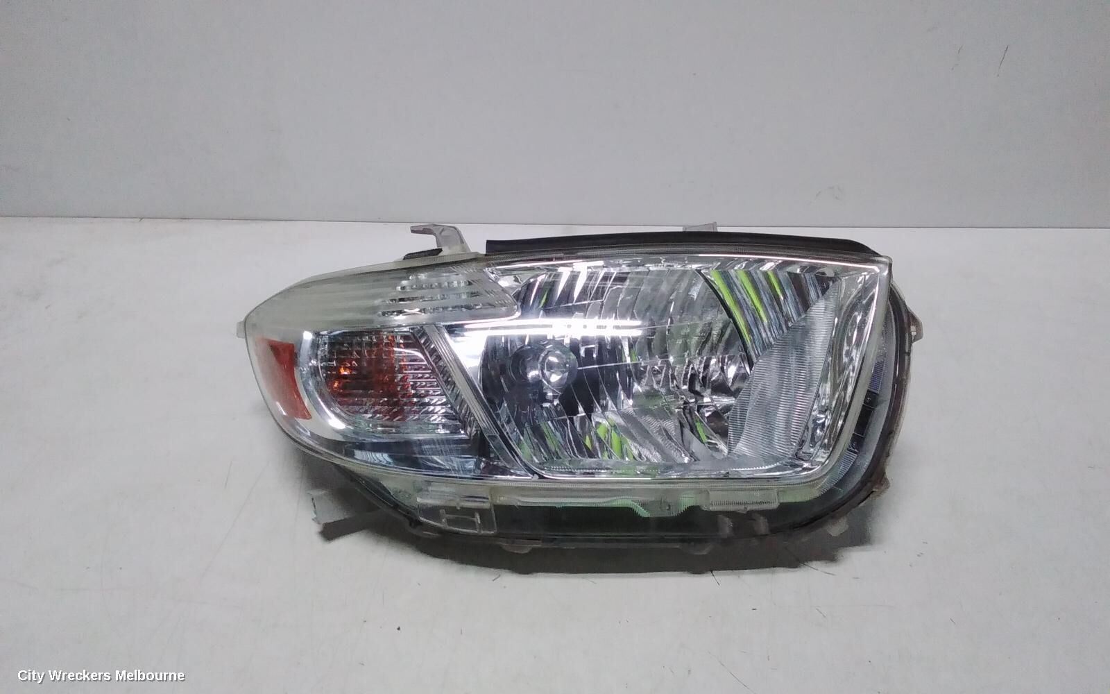 TOYOTA KLUGER 2009 Right Headlamp