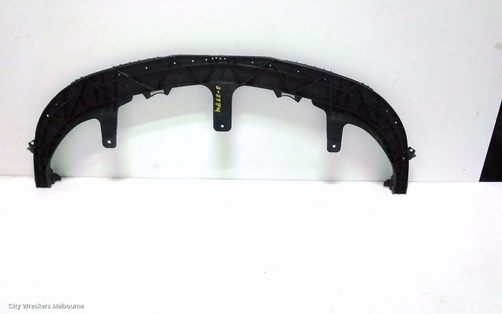 HOLDEN INSIGNIA 2015 F/Bar Reinforc/Brack