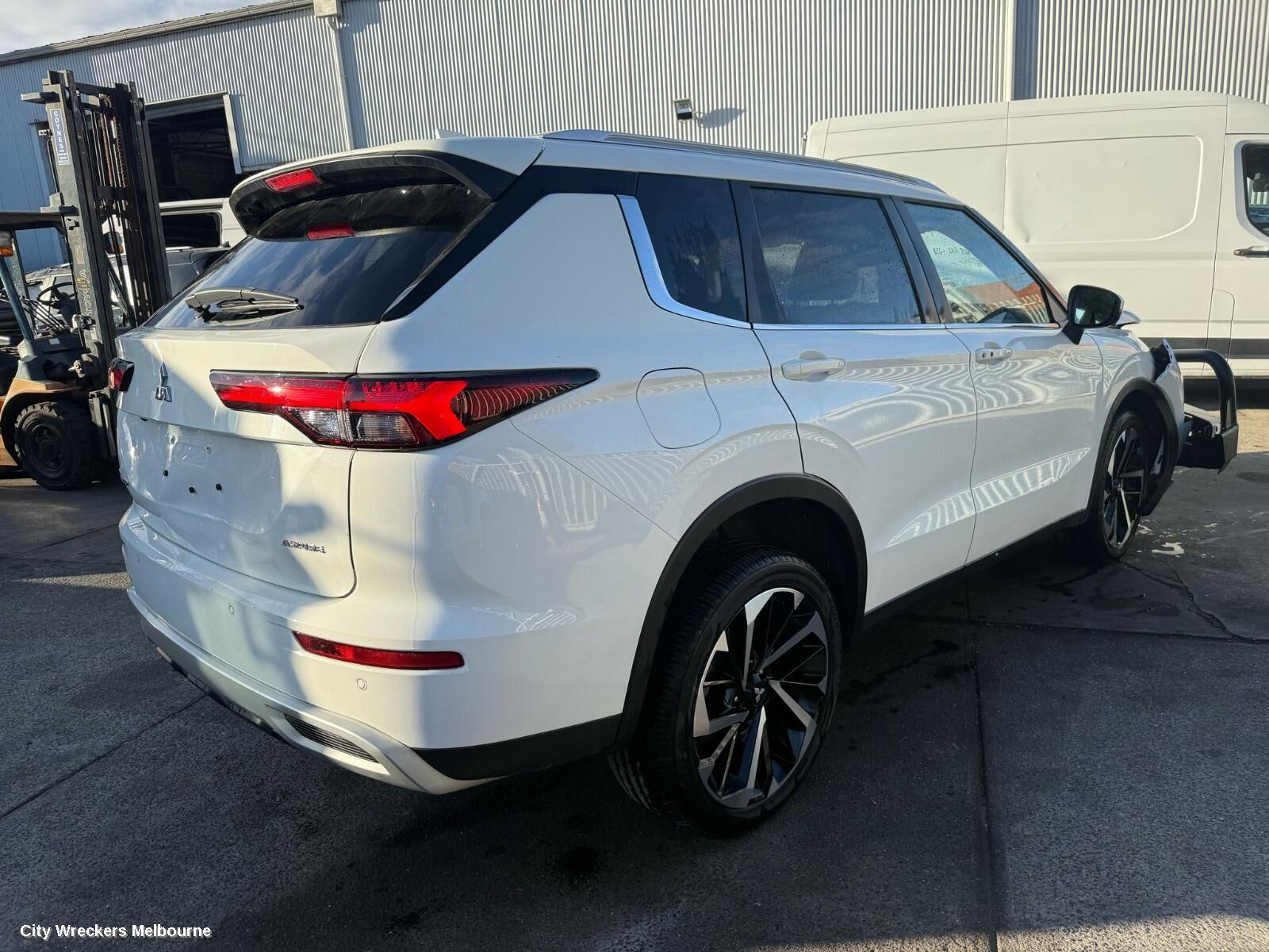 MITSUBISHI OUTLANDER 2024 Left Front Door