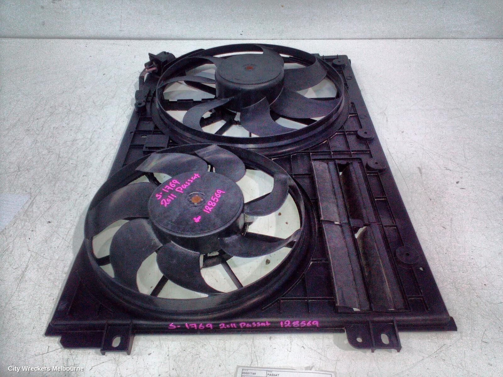 VOLKSWAGEN PASSAT 2011 Fan