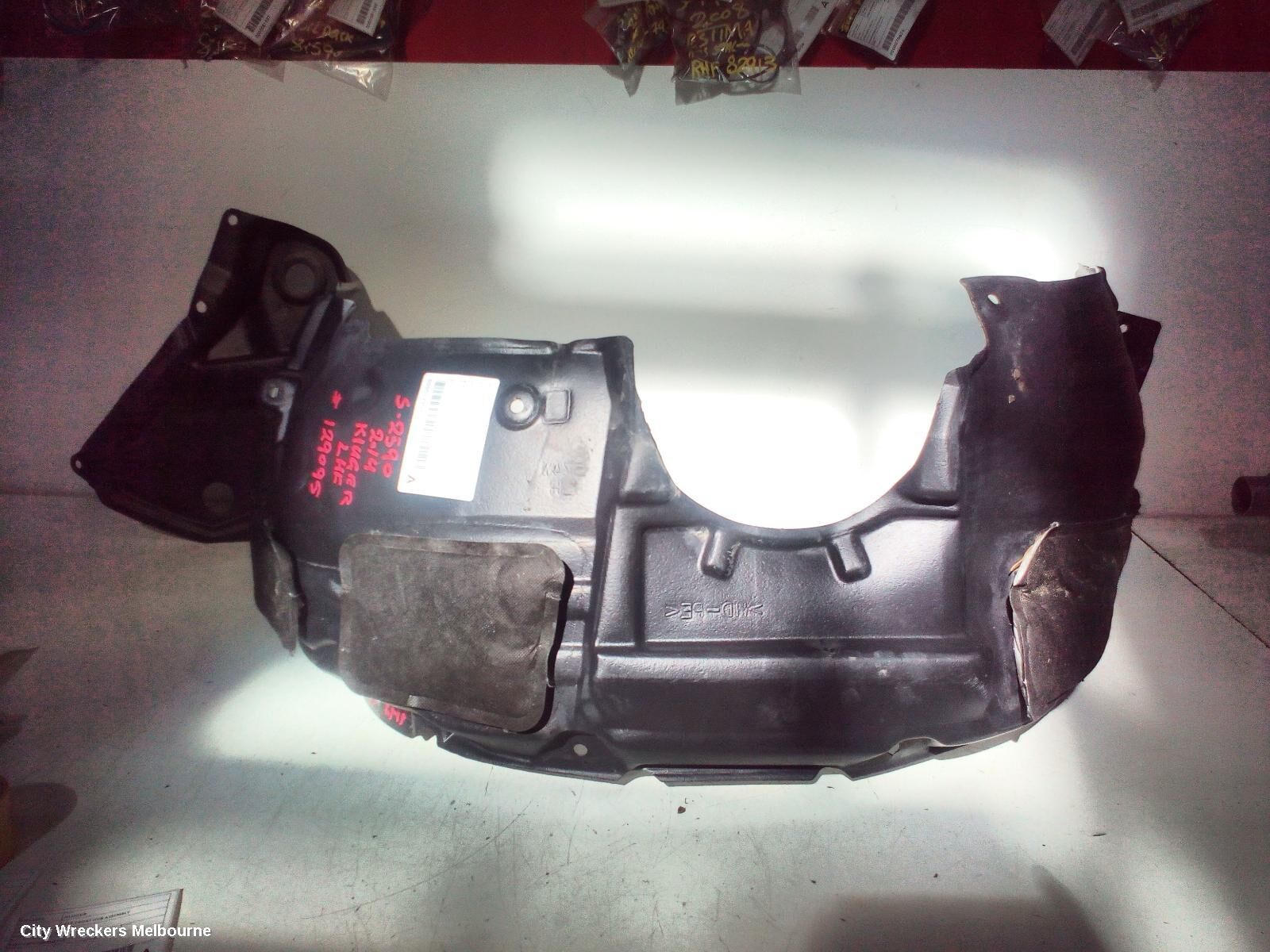 TOYOTA KLUGER 2014 Left Guard Liner