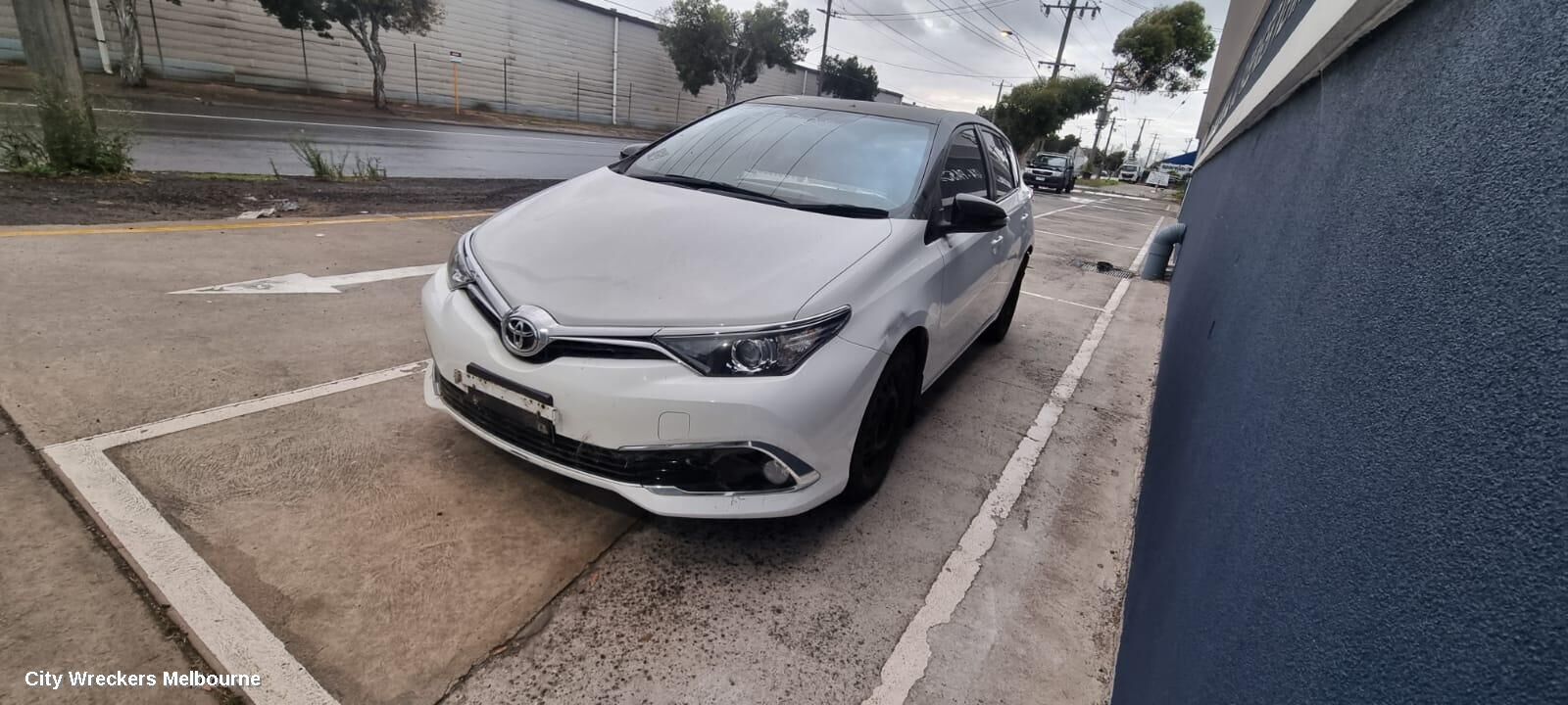 TOYOTA COROLLA 2016 Right Guard Liner