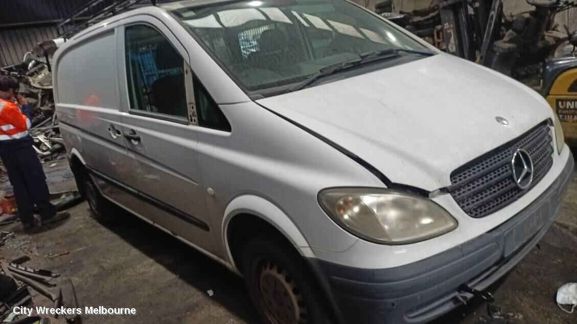 MERCEDES VITO 2007 Right Front Door
