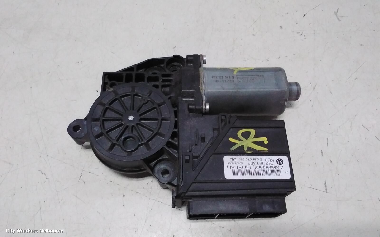 VOLKSWAGEN TRANSPORTER 2010 Right Front Window Reg/Motor