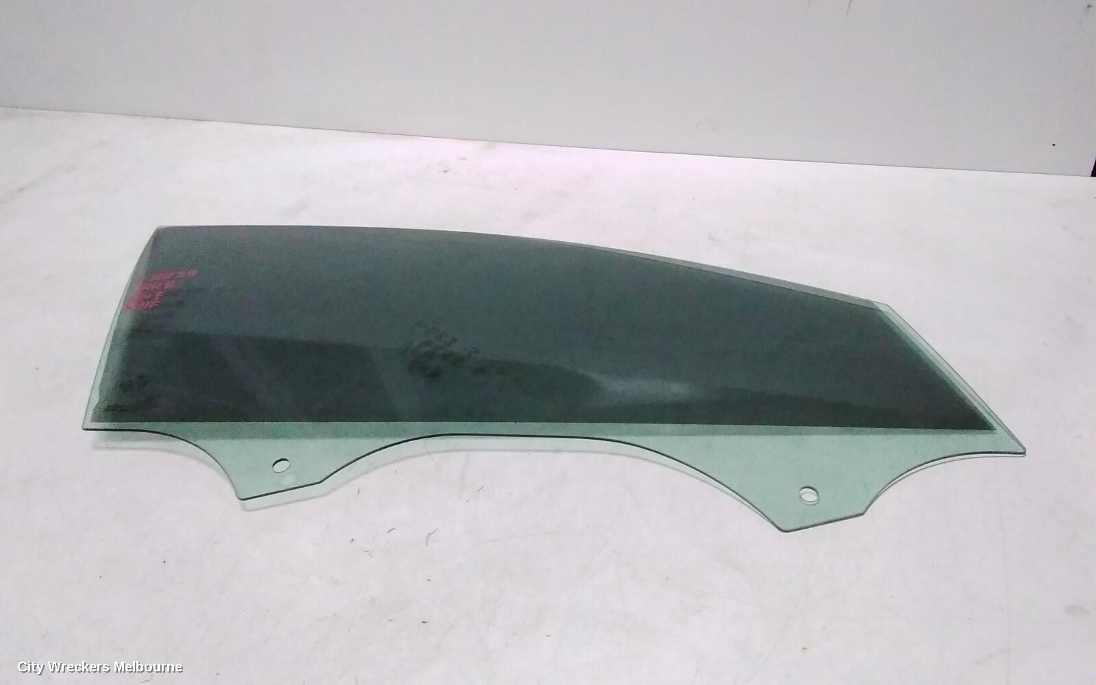 VOLKSWAGEN GOLF 2018 Right Front Door Window