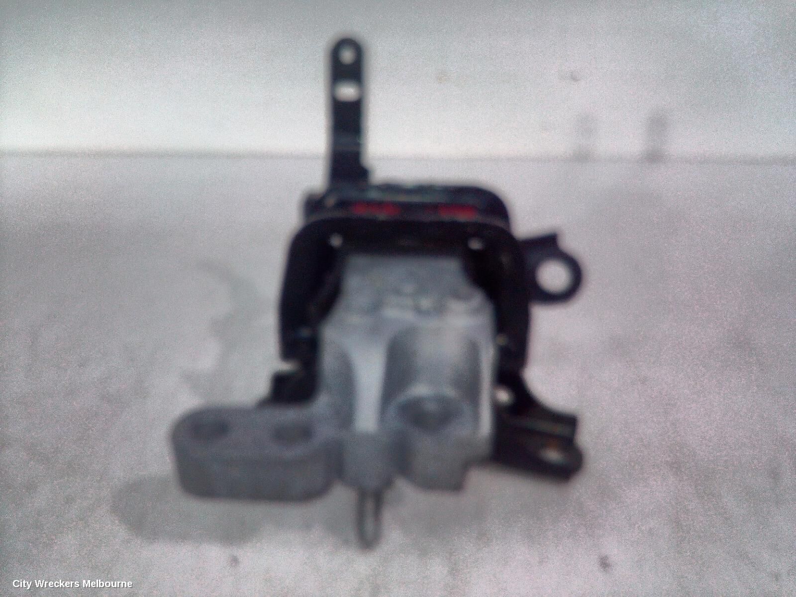 VOLKSWAGEN GOLF 2018 Left Rear Trailing Arm