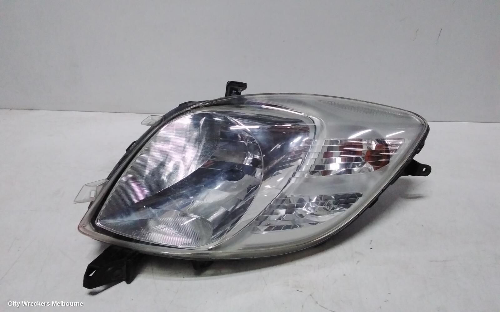 TOYOTA YARIS 2006 Right Headlamp