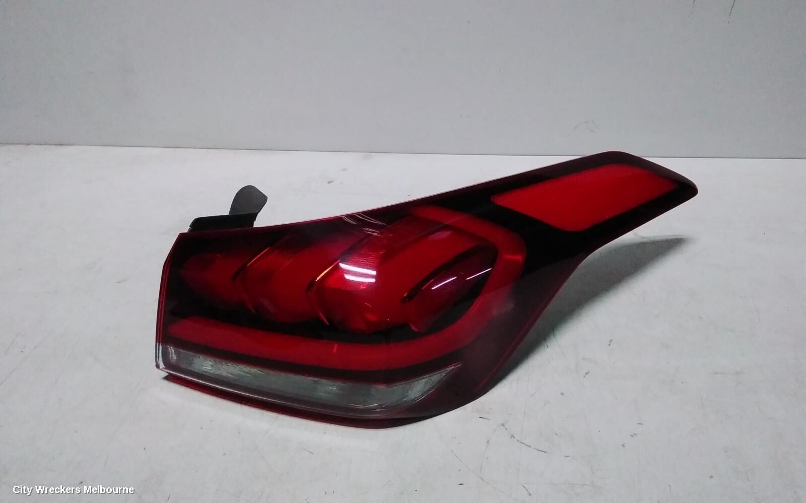 HYUNDAI GENESIS 2016 Right Taillight