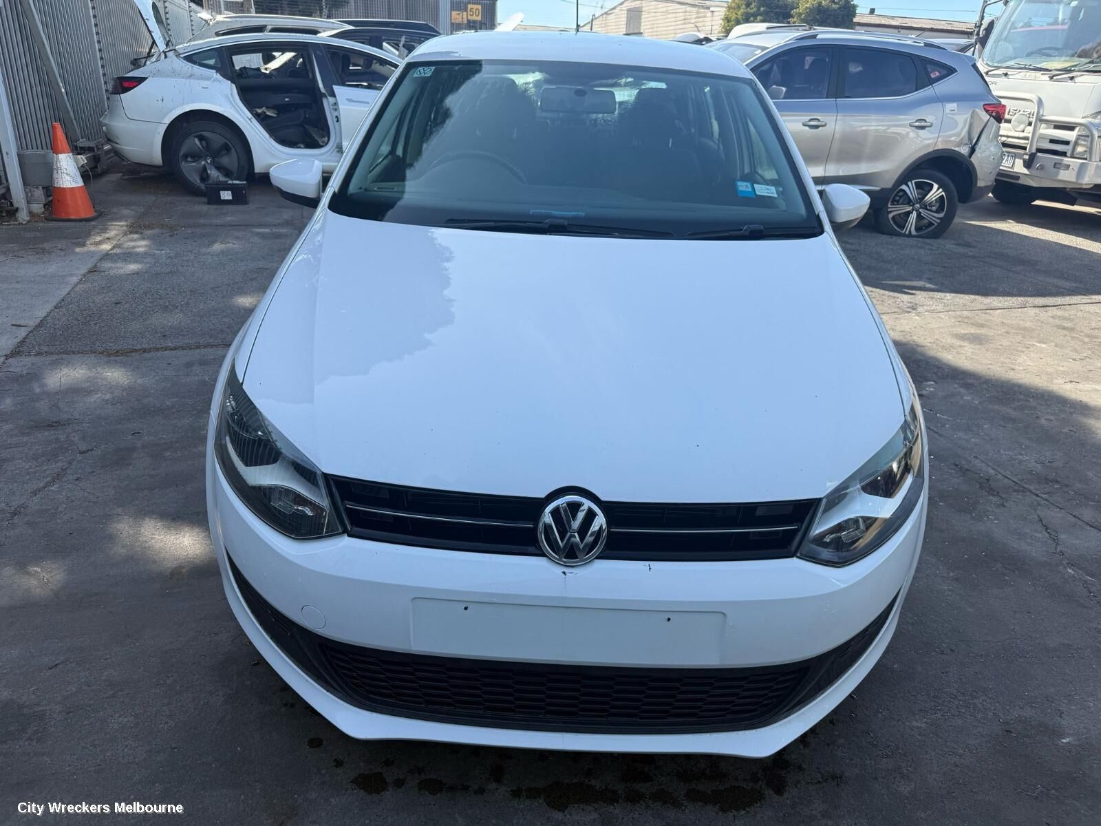 VOLKSWAGEN POLO 2013 Courtesy Light