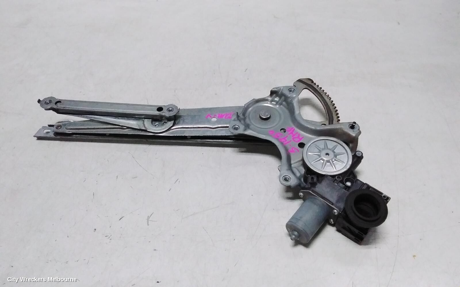 TOYOTA CAMRY 2019 Right Front Window Reg/Motor