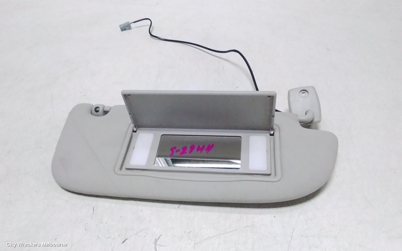 PEUGEOT 308 2013 Sunvisor