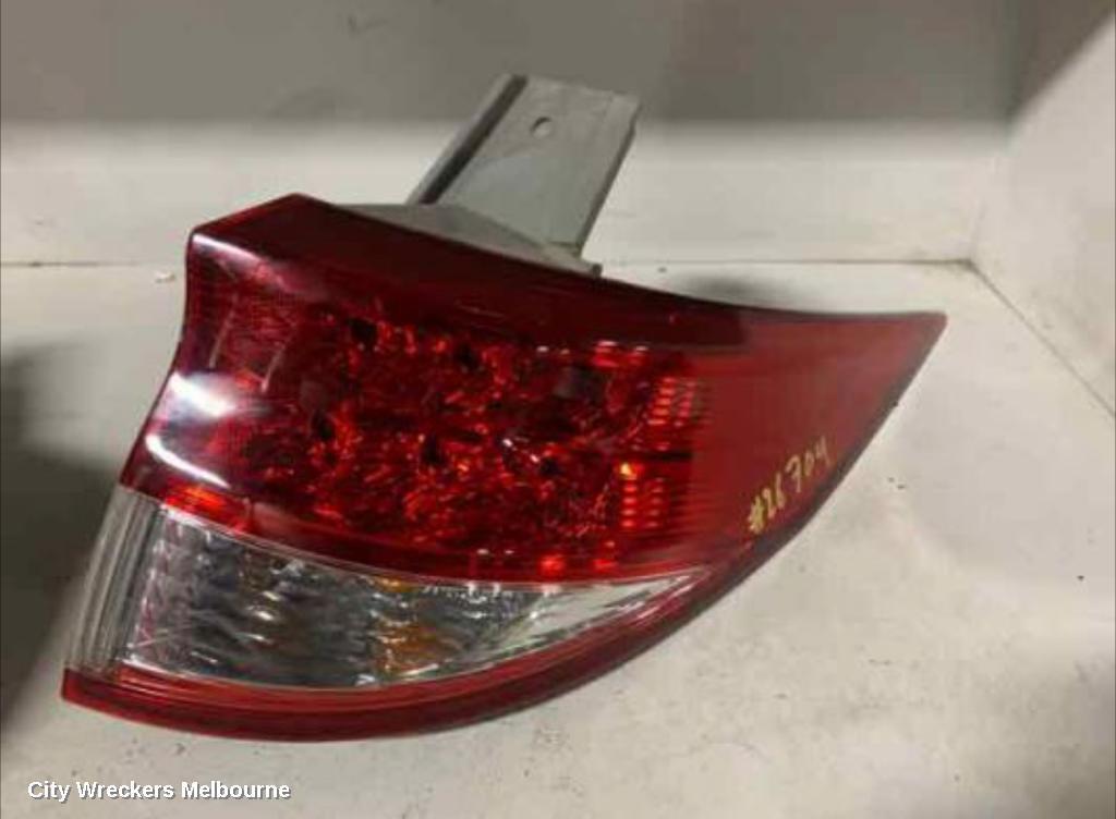 TOYOTA TARAGO 2011 Right Taillight