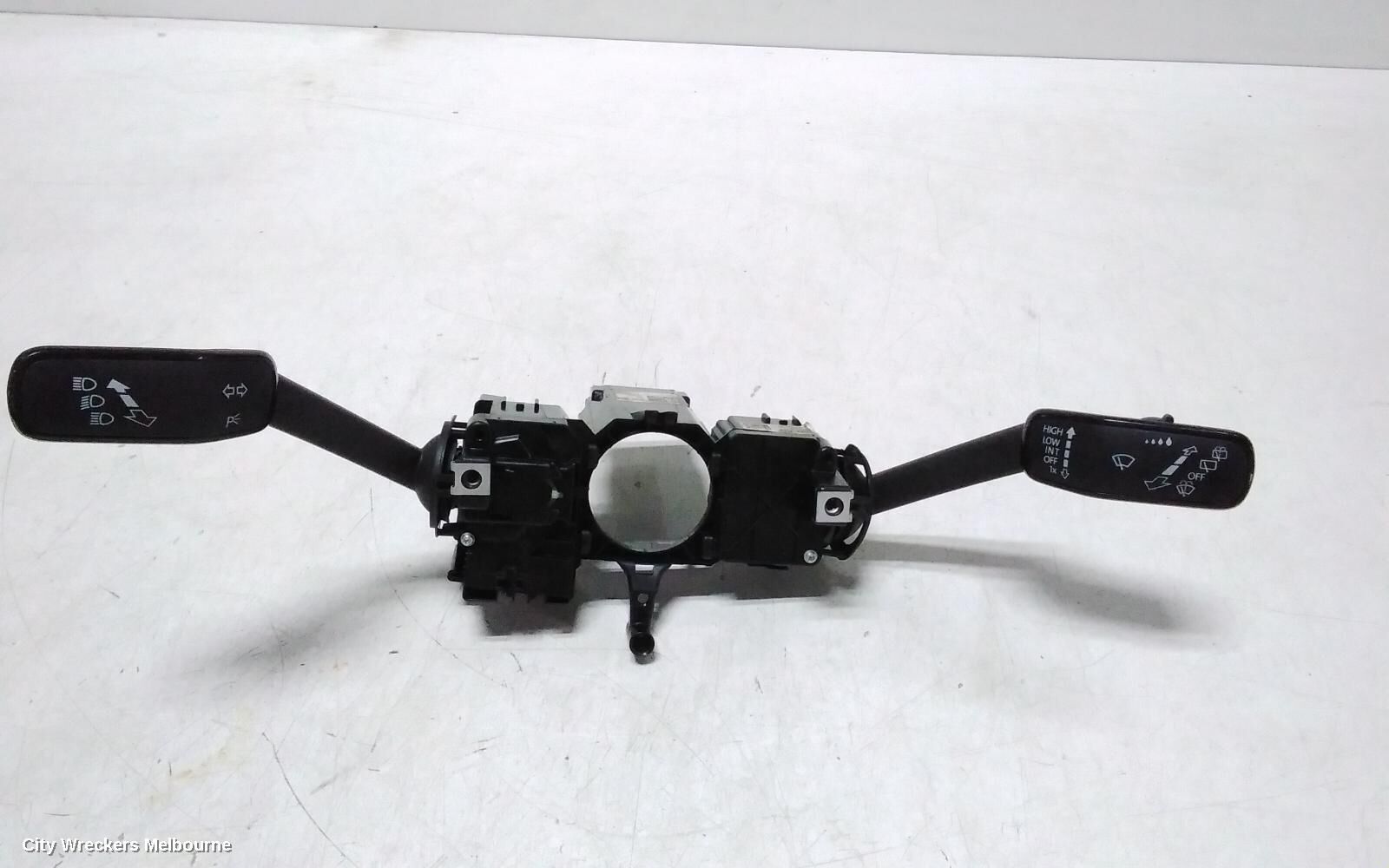 VOLKSWAGEN POLO 2015 Combination Switch
