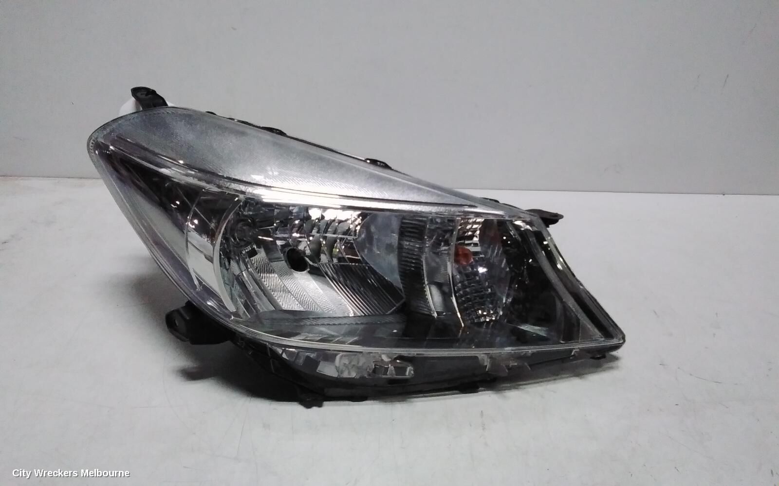 TOYOTA YARIS 2013 Right Headlamp