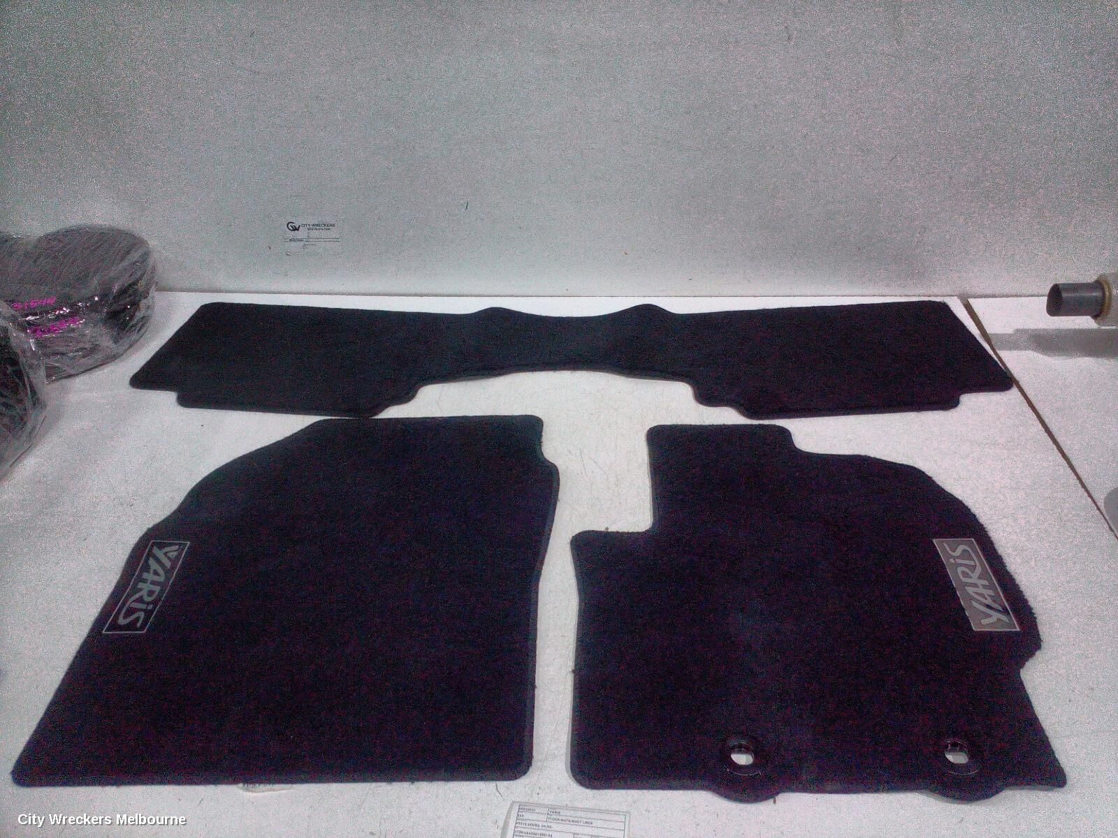 TOYOTA YARIS 2022 Floor Mats