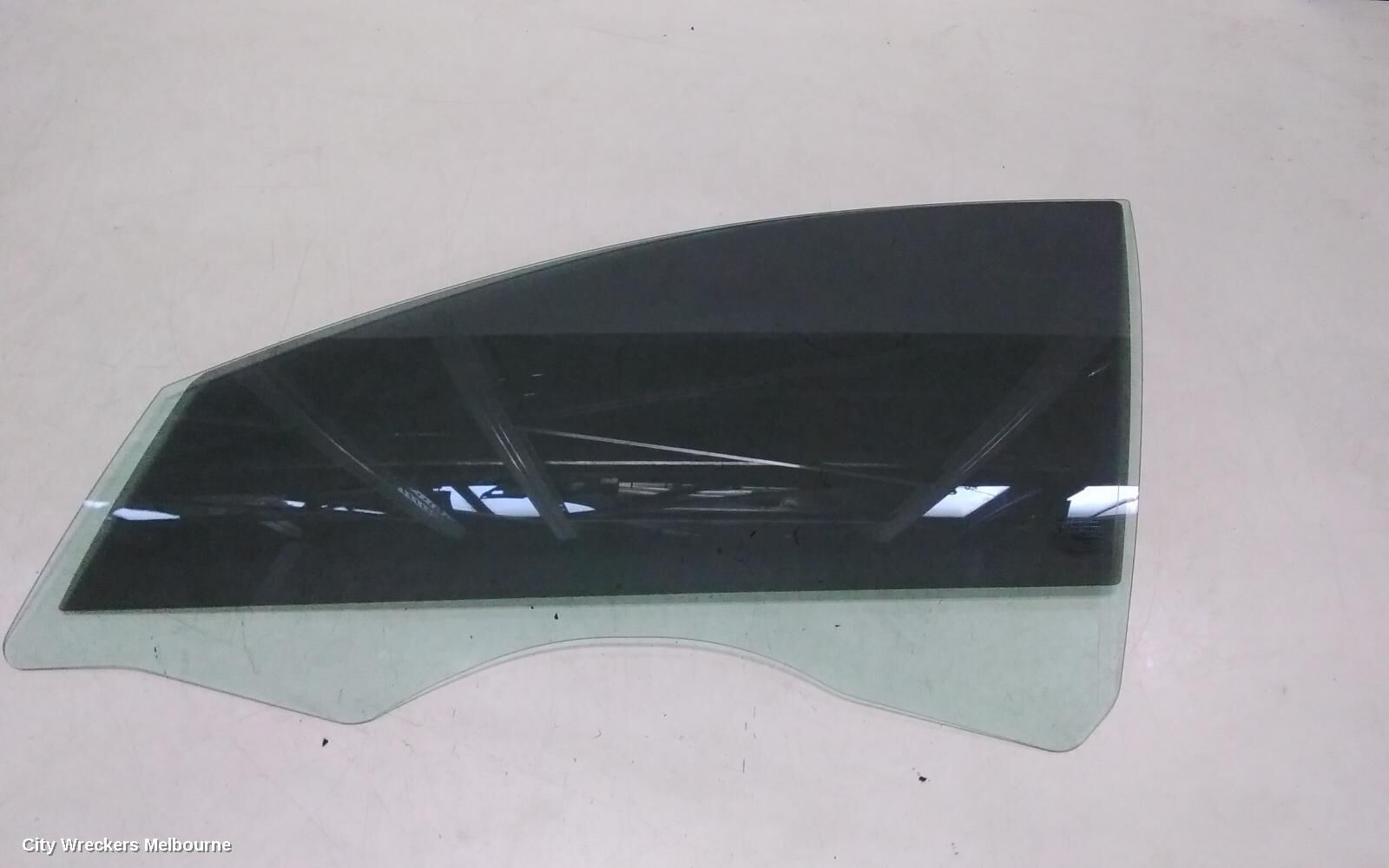 HOLDEN COMMODORE 2008 Left Front Door Window