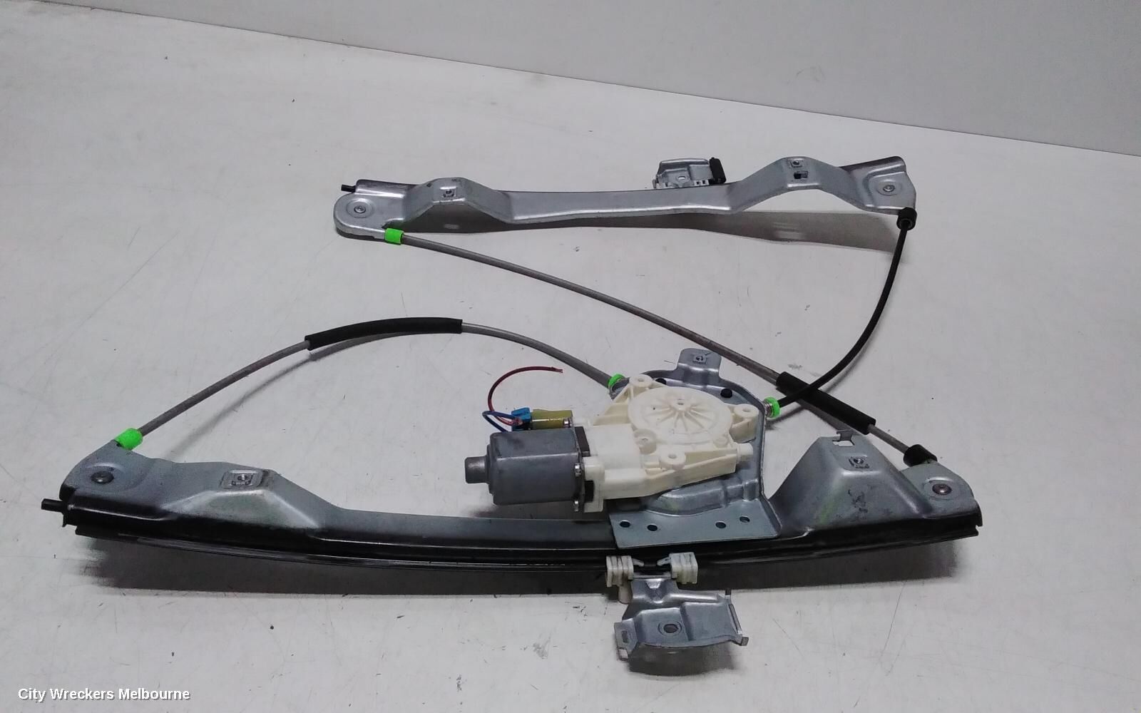 HOLDEN COMMODORE 2008 Left Front Window Reg/Motor